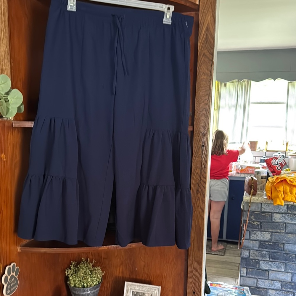 Navy Tiered capri pants